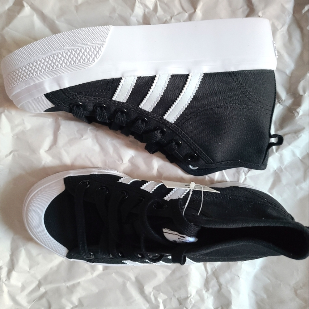 Adidas Nizza platform sneaker black, size 5